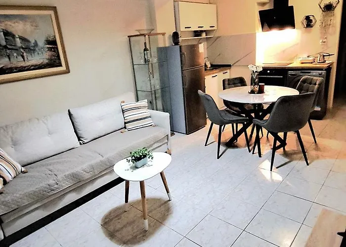 Soli Apartment Неи-Эпиватай